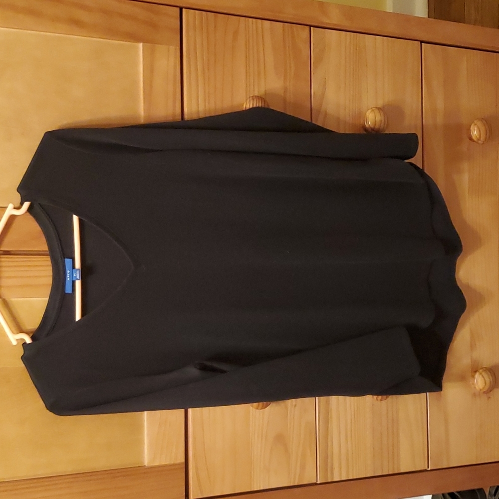 Black v neck long sleeve sweater